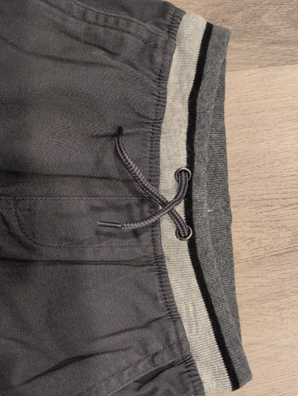 wonder nation Black Cargo Shorts with Grey Waistband Kids - Picture 7 of 7